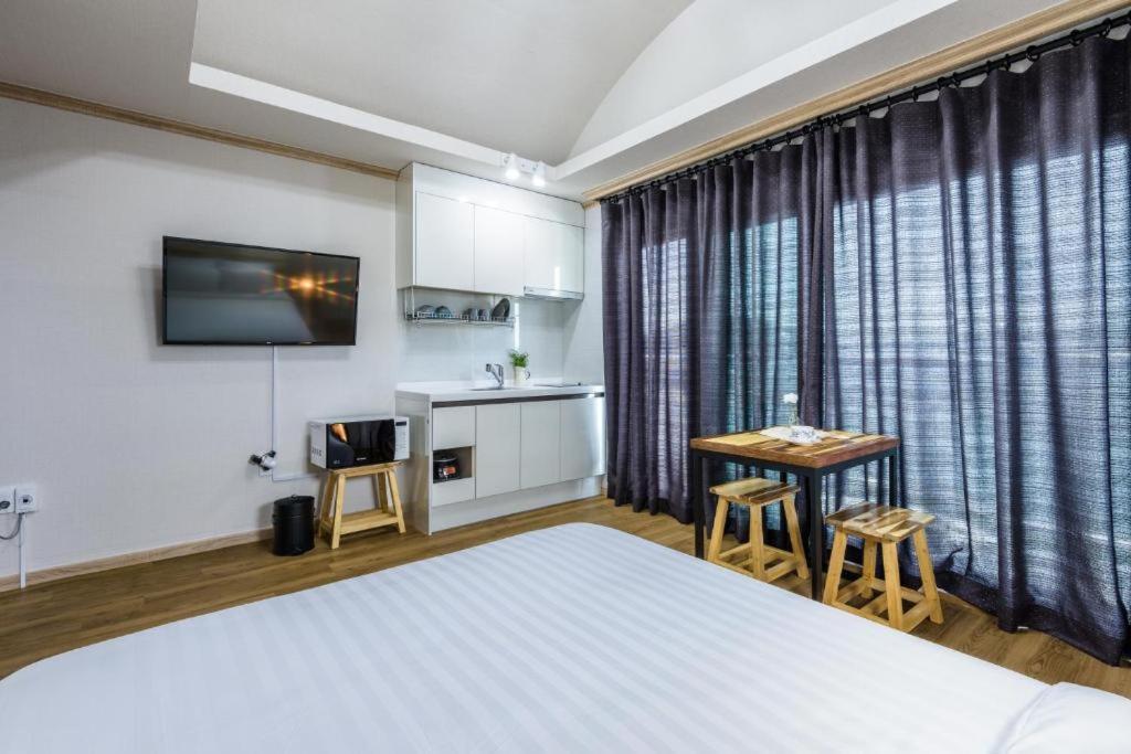 Romance Jeju Pension Εξωτερικό φωτογραφία
