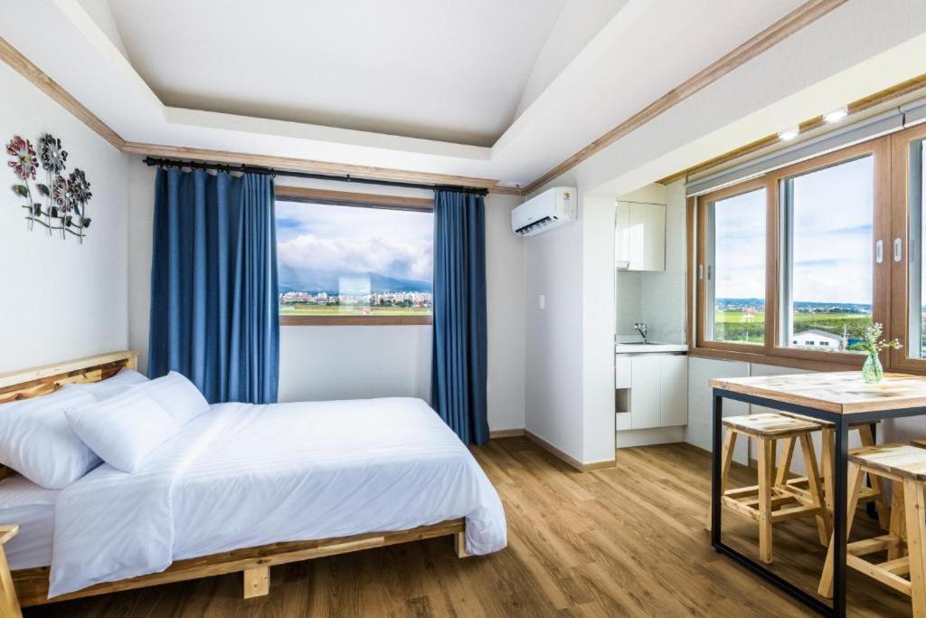 Romance Jeju Pension Εξωτερικό φωτογραφία