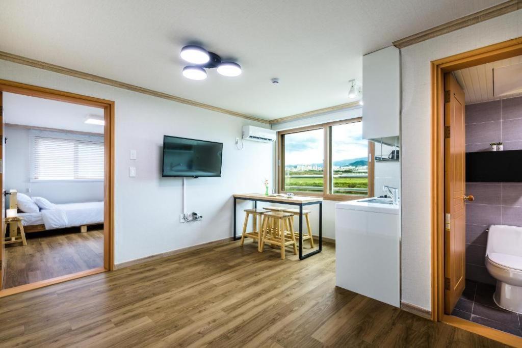 Romance Jeju Pension Εξωτερικό φωτογραφία