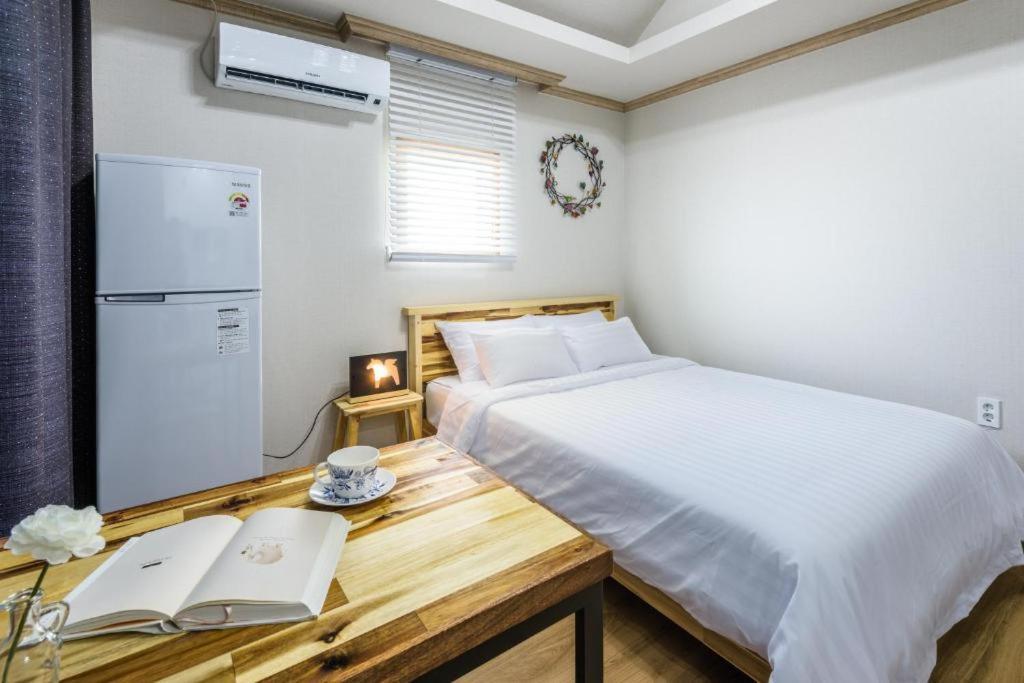 Romance Jeju Pension Εξωτερικό φωτογραφία