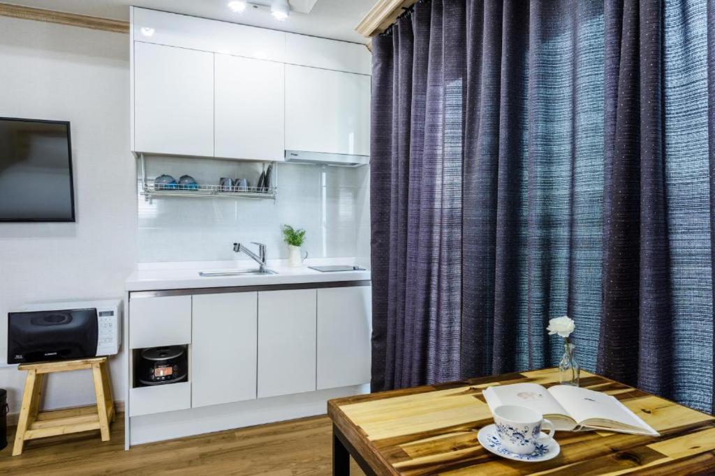 Romance Jeju Pension Εξωτερικό φωτογραφία