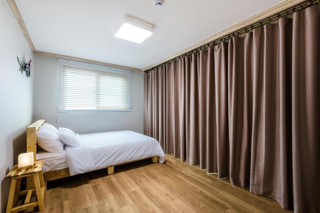 Romance Jeju Pension Εξωτερικό φωτογραφία